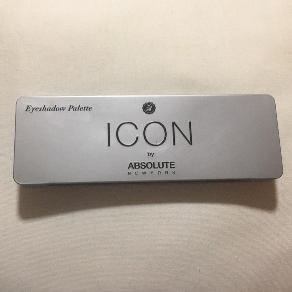 An Icon by Absolute New York Eyeshadow Palette.